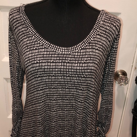 Philosophy Tops - PHILOSOPHY-BLACK/WHITE PATTERN-FLATTERING CUT